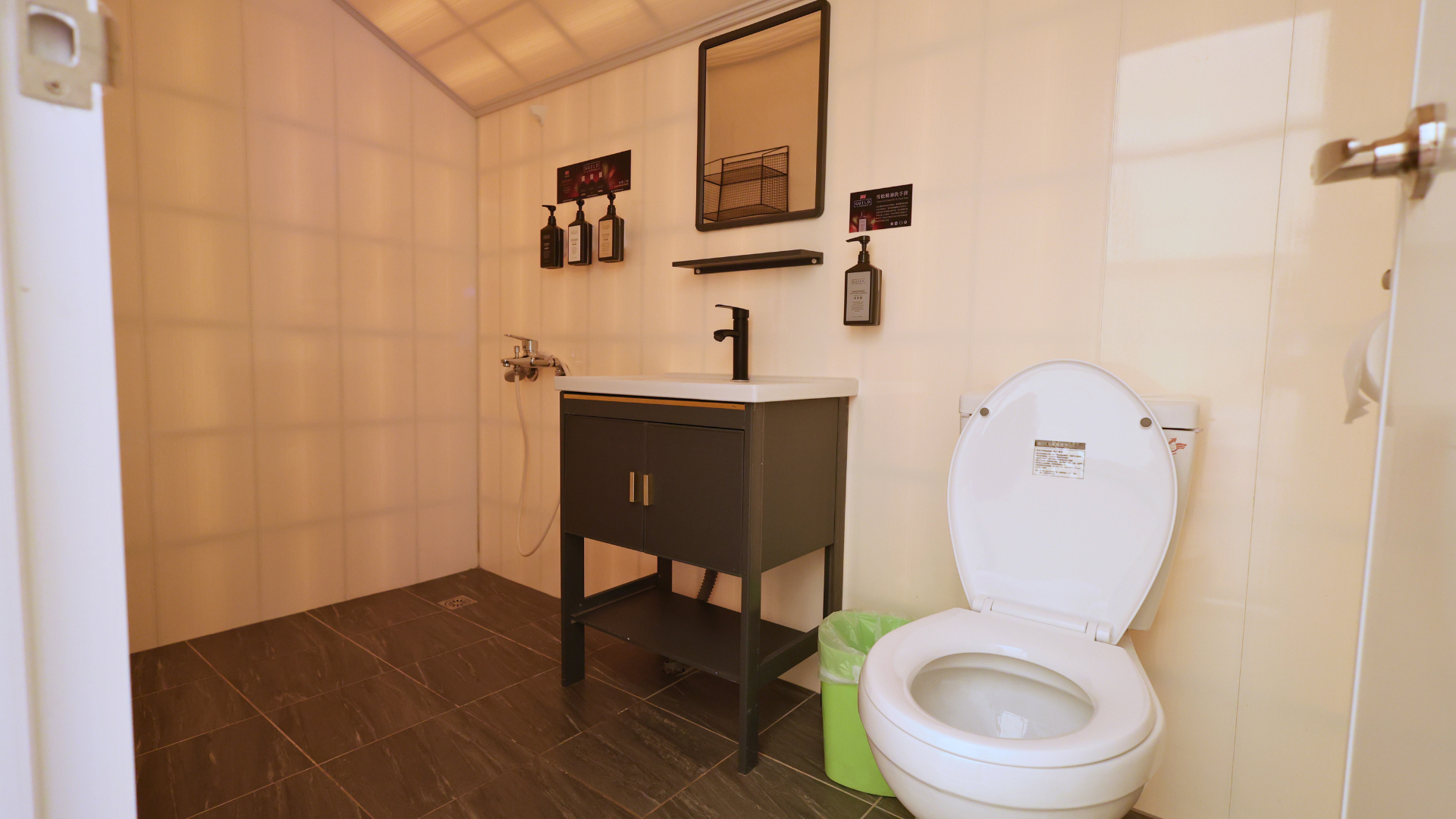 ALL_room_26G17_GJIAkEZI7F